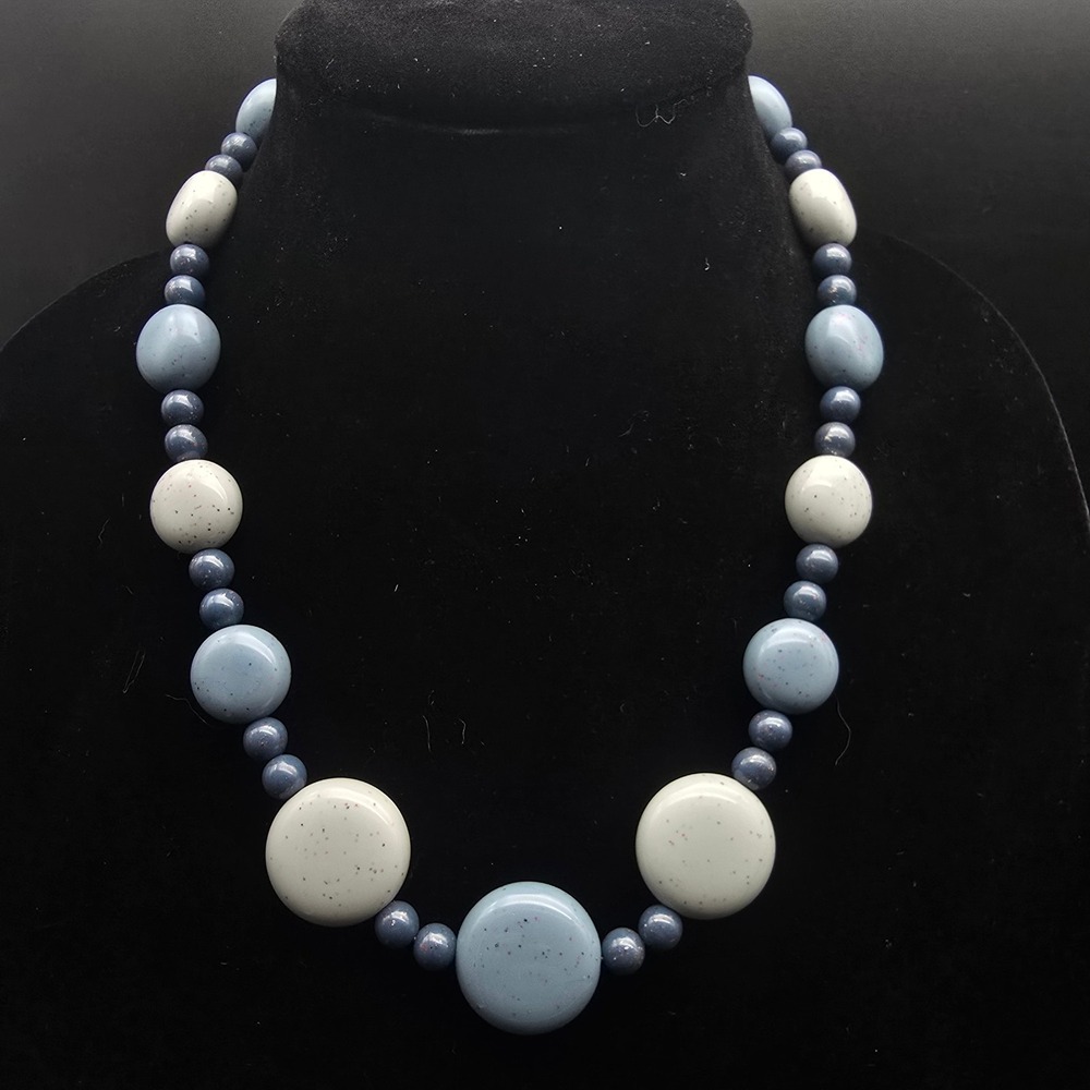 Avon 1986 Sand Pebbles Necklace Blue Round Beaded Vintage Jewelry